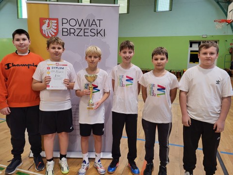Mistrzostwa Powiatu Brzeskiego w Unihokeju – emocjonujące starcie na parkiecie!