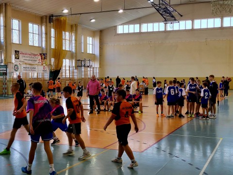 Mistrzostwa Powiatu Brzeskiego w Mini Koszykówce – emocje w Czchowie